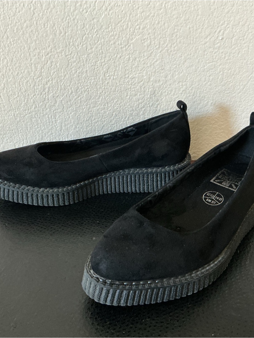 T.U.K. Women Black Vegan Faux-Suede Pointed Toe Ballet Creeper Size 8 - Picture 2 of 6